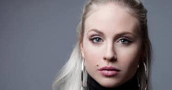 Mikaela berättar om sin kamp mot ätstörningar i ny bok anorexi